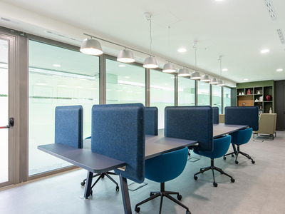 Book a reserved coworking spot or hot desk in 10 Milner Business