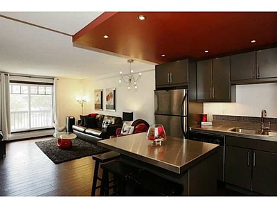 Calgary Condo Unit For Rent | Capitol Hill | Available March 1st-Modern top floor