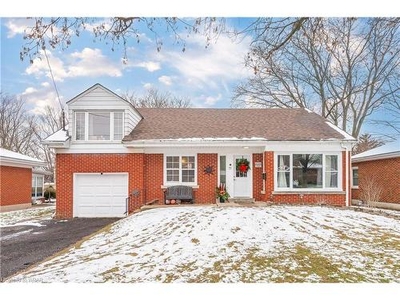 House For Sale In Henderson-Sky Acres, Brantford, Ontario