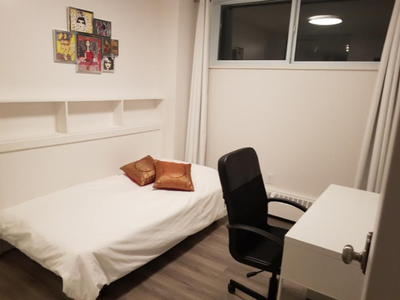 Jan 1 - Furnished room in condo at subway station and York U