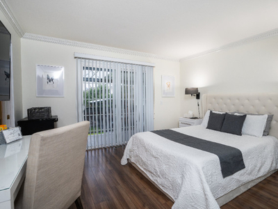 Modern Private Room in New Westminster + Private Bathroom!