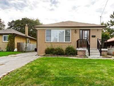 3+2 Beds DETACHED home with 6 Parking Spots in Oshawa FOR SALE!