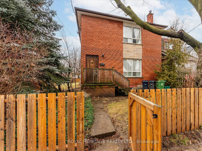 Charming Detached Home, Garage, Parking! 2BR Balcony