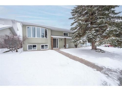 House For Sale In Deer Park Estates, Red Deer, Alberta