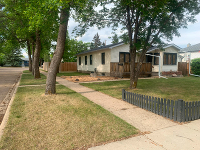 4 Bedroom 2 Bath House in Camrose For Rent