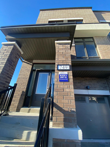 BEAUTIFUL BRAND NEW FREEHOLD TOWNHOUSE AVAILABLE IMMEDIATELY