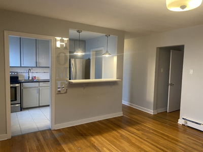 CHARMING TOP FLOOR 3 BED 1 BATH NORTH END APT AVAILABLE APRIL 1