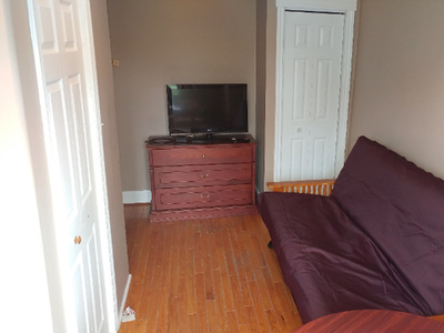 Downtown furnished bachelor apt, all inclusive available May 1st