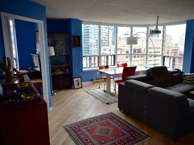 Furnished condo in downtown Toronto (Maitland/Yonge) for summer