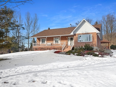 House for sale, 8 Rue du Bouclier, Cantley, QC J8V2W3, CA, in Cantley, Canada