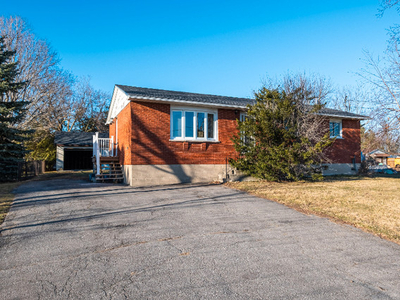 KNG Presents: Sunlit 3BR Bungalow with Dreamy Backyard & Garage