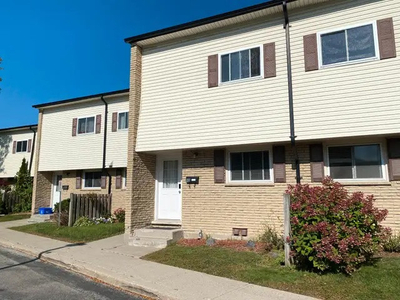 Recently Renovated 3 Bedroom Townhome In Centreville Chicopee!