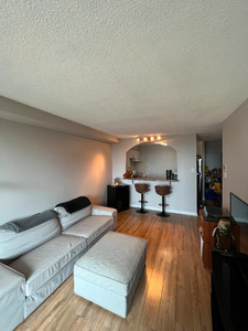 Spacious 3-Bed/2-Bath Unit with Proximity to Universities