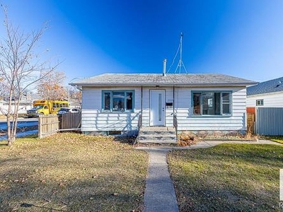 House For Sale In Delton, Edmonton, Alberta
