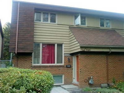 2-Bedrooms Garden Home for Rent – Greenbank and Baseline | 1312 Greenbank Road, Ottawa