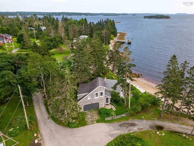 Single-Family in Boutiliers Point, Nova Scotia