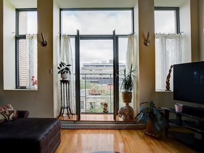 Condo/Apartment for sale, 220 Av. des Pins O., Le Plateau-Mont-Royal, QC H2W1R9, CA, in Montreal, Canada