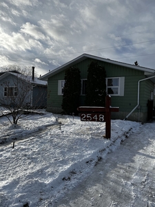 Edmonton House For Rent | Meyonohk | Renovated house 3 beds, 1