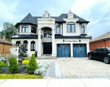 135 Ranee Ave Toronto, ON M6A 1N3