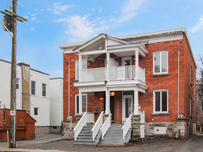 230 Percy Street - 2 Bedroom Lower Unit - 1st Month Discount! -