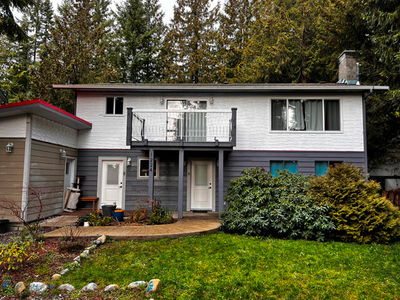 $2500 | GIBSONS | 3 BDRM | 1.5 BATH | UPPER SUITE