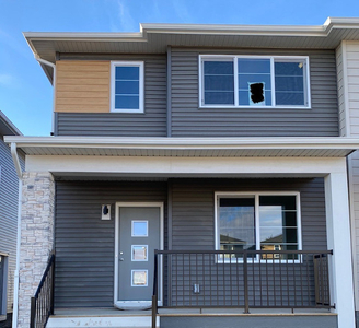 Beautiful 2024 Build Townhome for Rent in Cornerstone!