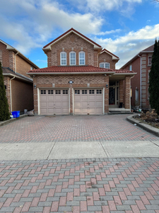 Detached Upperfloor House in Middlefield Community For Lease