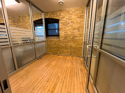 Private Office Space for Rent in Commercial Co-Working Space