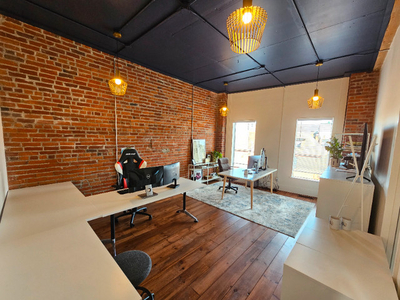 Private Office with amenities, downtown Hamilton.