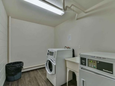 2.5 Bedroom Apartment Unit Regina SK For Rent At 950