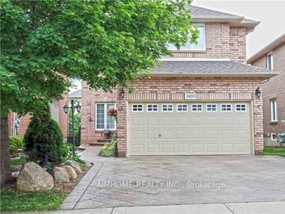 2433 Valley Heights Cres