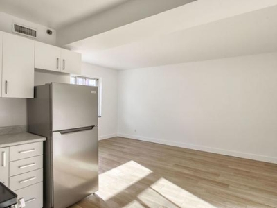 Apartment Unit Montreal QC For Rent At 1095
