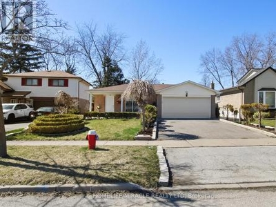 House For Sale In Mississauga Valleys, Mississauga, Ontario