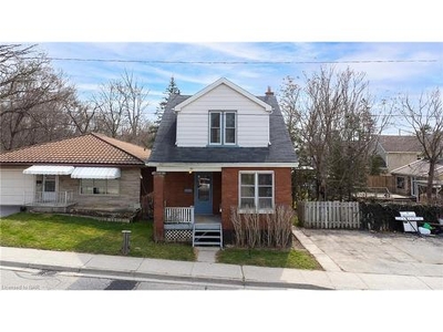 House For Sale In North Ward, Brantford, Ontario