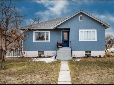 Calgary Pet Friendly House For Rent | Sunalta | Charming 3 Bedroom Home in