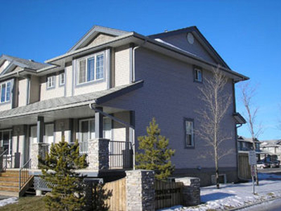 Calgary Pet Friendly Townhouse For Rent | Evergreen | Beautiful 3 Bedroom Evergreen Townhouse