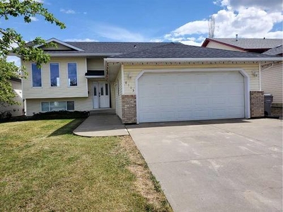 House For Sale In Mission Heights, Grande Prairie, Alberta