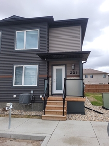 Winnipeg Condo Unit For Rent | Peguis | Beautiful Modern 3 Bedroom Townhome