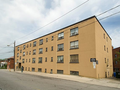 Affordable Bachelor Living with Free Parking! Eglinton/Vaughan