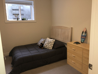Clean bedroom in shared Glenmore Home