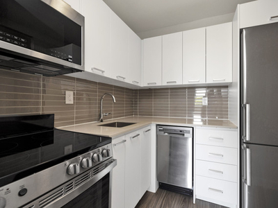 Renovated Bachelor Suite Near Square One Now Leasing!