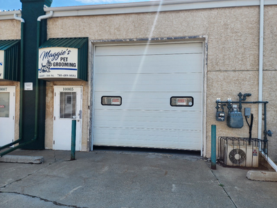 Commercial office / garage for rent. 10005 166 street west end.