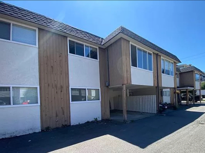 Newly renovated 3 bedroom townhome near Langley Center | 20669 Eastleigh Crescent, Langley