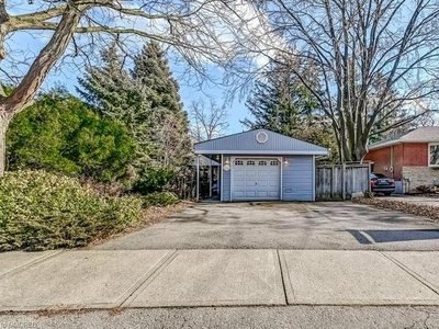 453 Scarsdale Cres