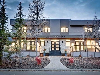 Edmonton Pet Friendly Townhouse For Rent | Crestwood | Stunning Executive 3 Bedroom Townhouse