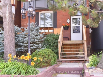 House for sale, 150 Hess St N, in Hamilton, Canada