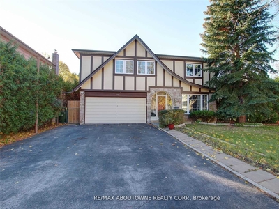 Upper - 14 Angus Dr