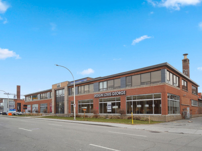 23,500 sq ft showroom warehouse space in Town of Mont-Royal/VMR