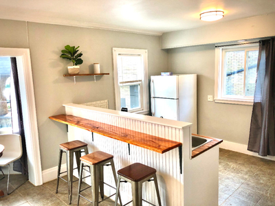 ⌂Female Only Student Rental - Steps from University of Windsor⌂