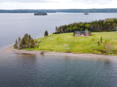 Luxurious And Serene Executive Home With Guest House On Bras D'or Lake